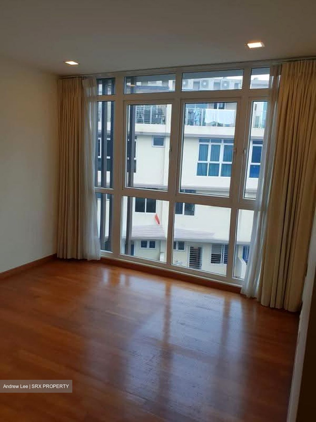 Sovereign @ Simon (D19), Terrace #622650661